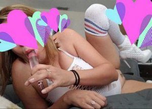 Olyana massage sexe à Savenay